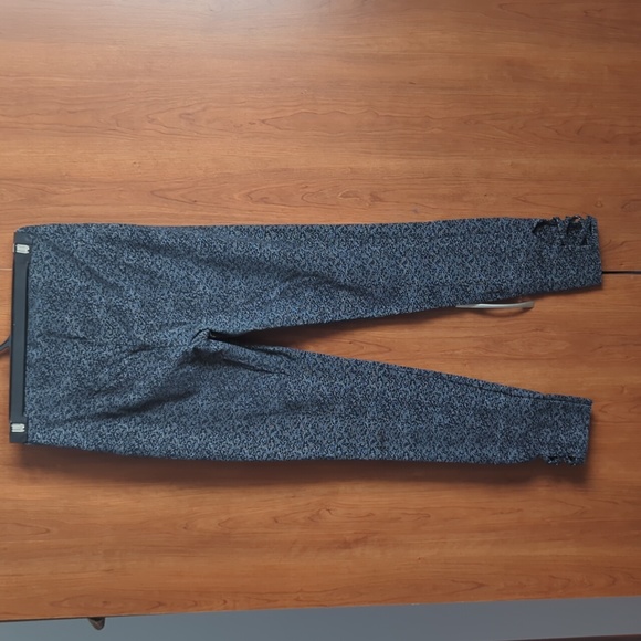 Tribal Leggings - Picture 2 of 8